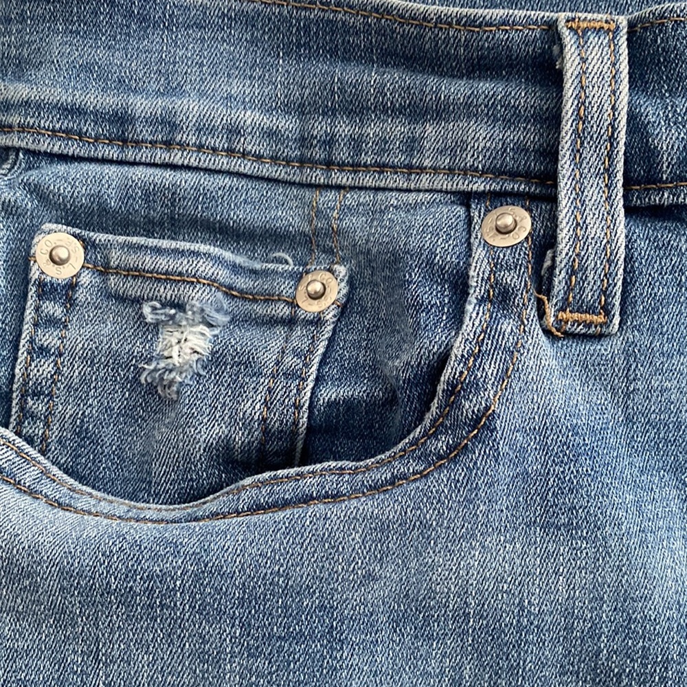 Women’s Levi shorts - Picture 4 of 6
